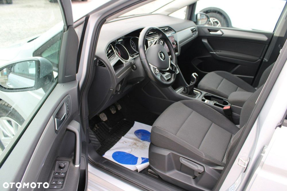 Volkswagen Touran - 20