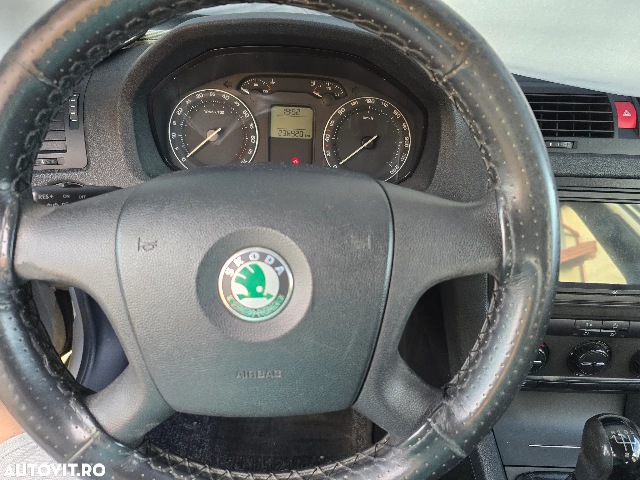 Skoda Octavia Combi 1.6 MPI Classic - 4