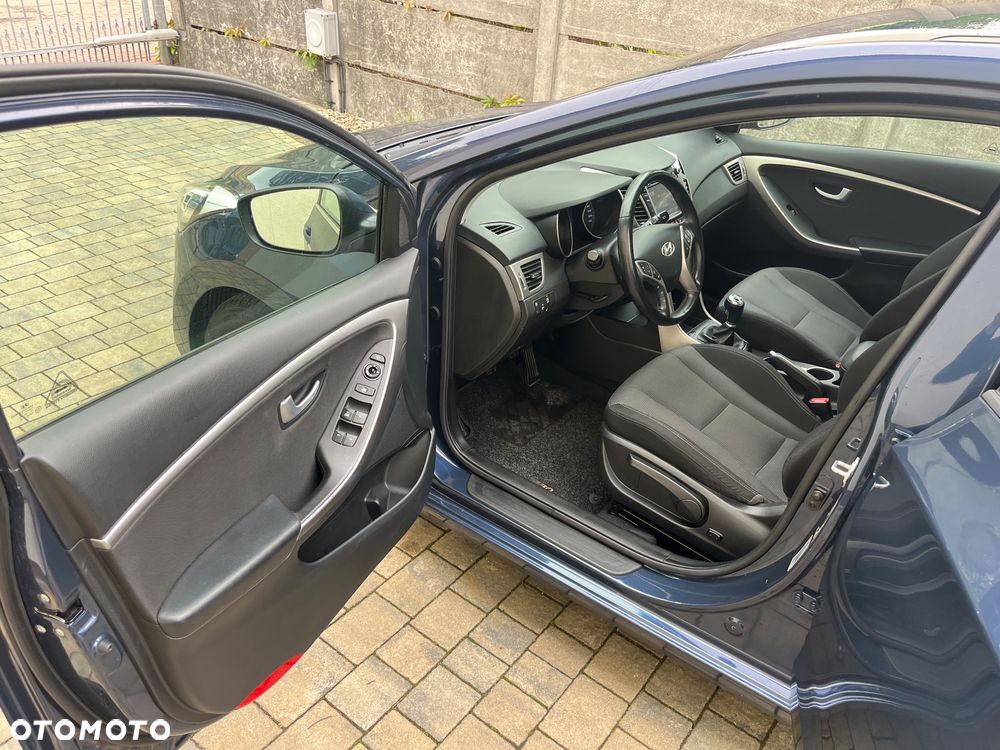 Hyundai i30 blue Kombi 1.6 CRDi Style - 15