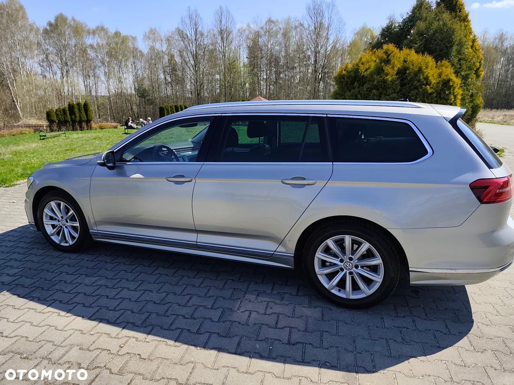 Volkswagen Passat 2.0 TDI (BlueMotion Technology) Highline - 24