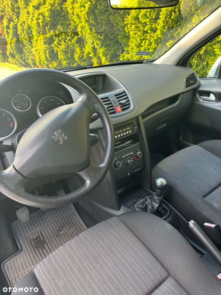 Peugeot 207 - 10
