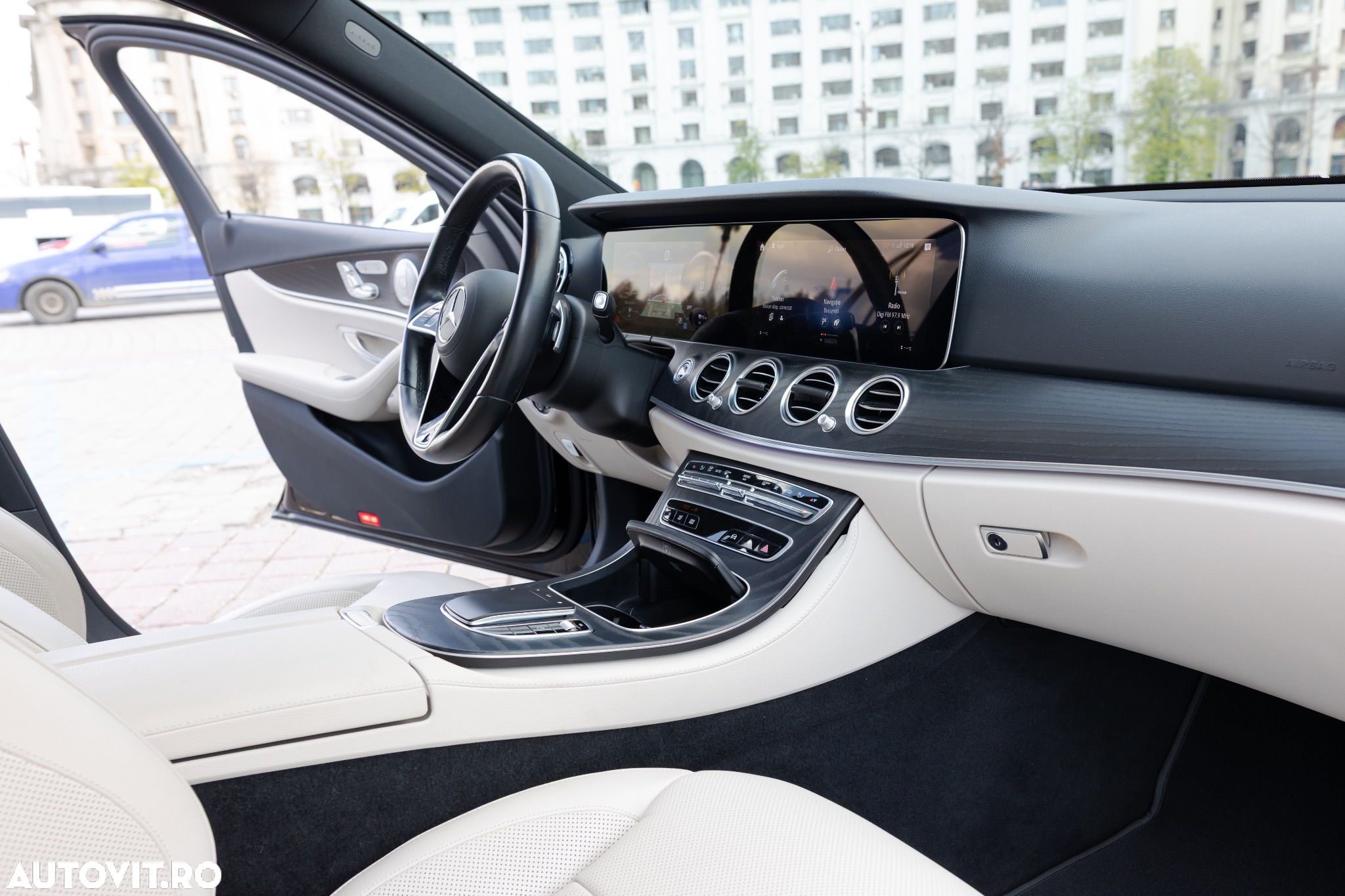 Mercedes-Benz E 300 9G-TRONIC AMG Line - 20