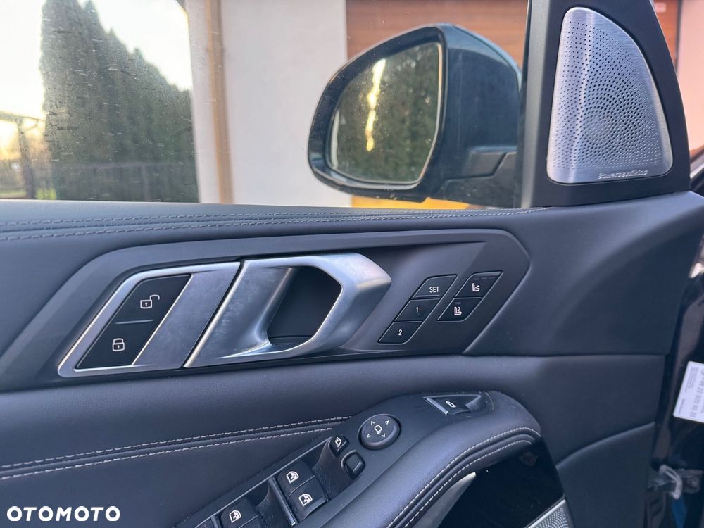 BMW X5 M M50d - 11