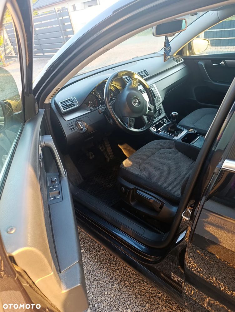 Volkswagen Passat 2.0 TDI DPF Comfortline - 9