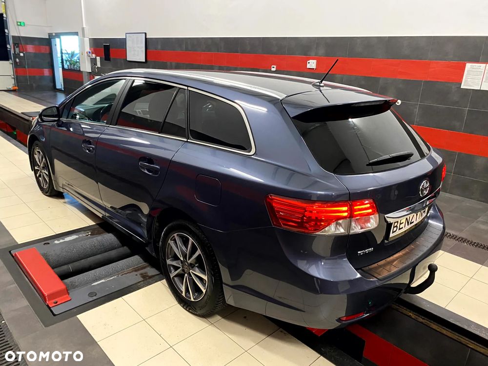 Toyota Avensis Touring Sports 1.8 Executive - 8
