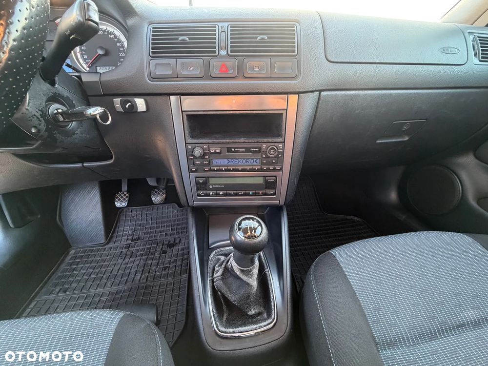 Volkswagen Golf - 22