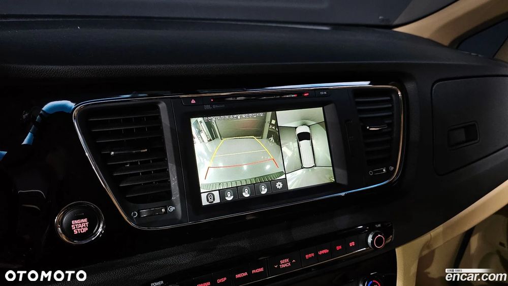 Kia Carnival - 12
