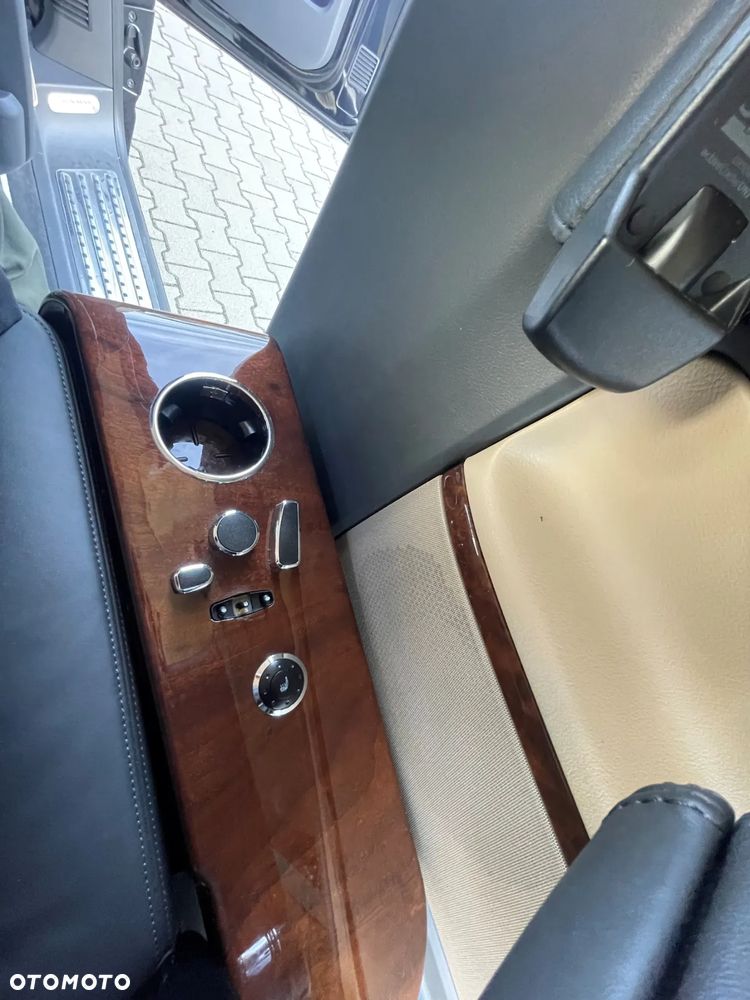 Volkswagen Multivan - 14