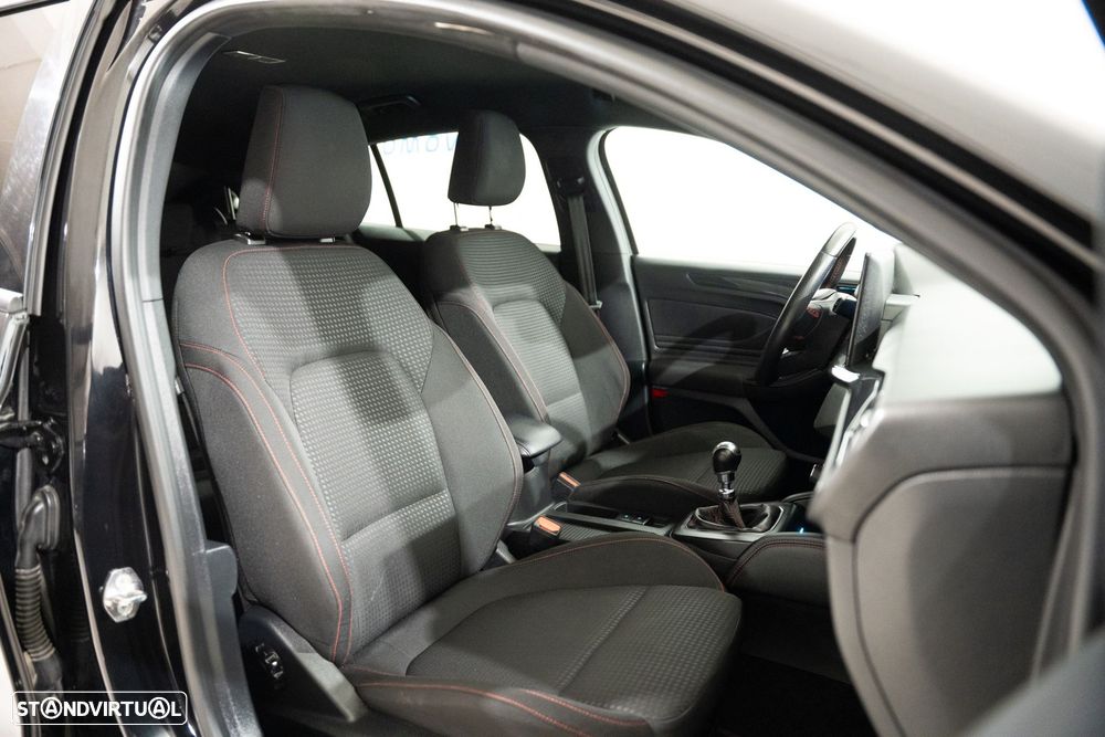Ford Focus SW 1.0 EcoBoost MHEV ST-Line X - 24