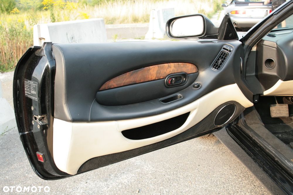 Aston Martin DB7 - 11