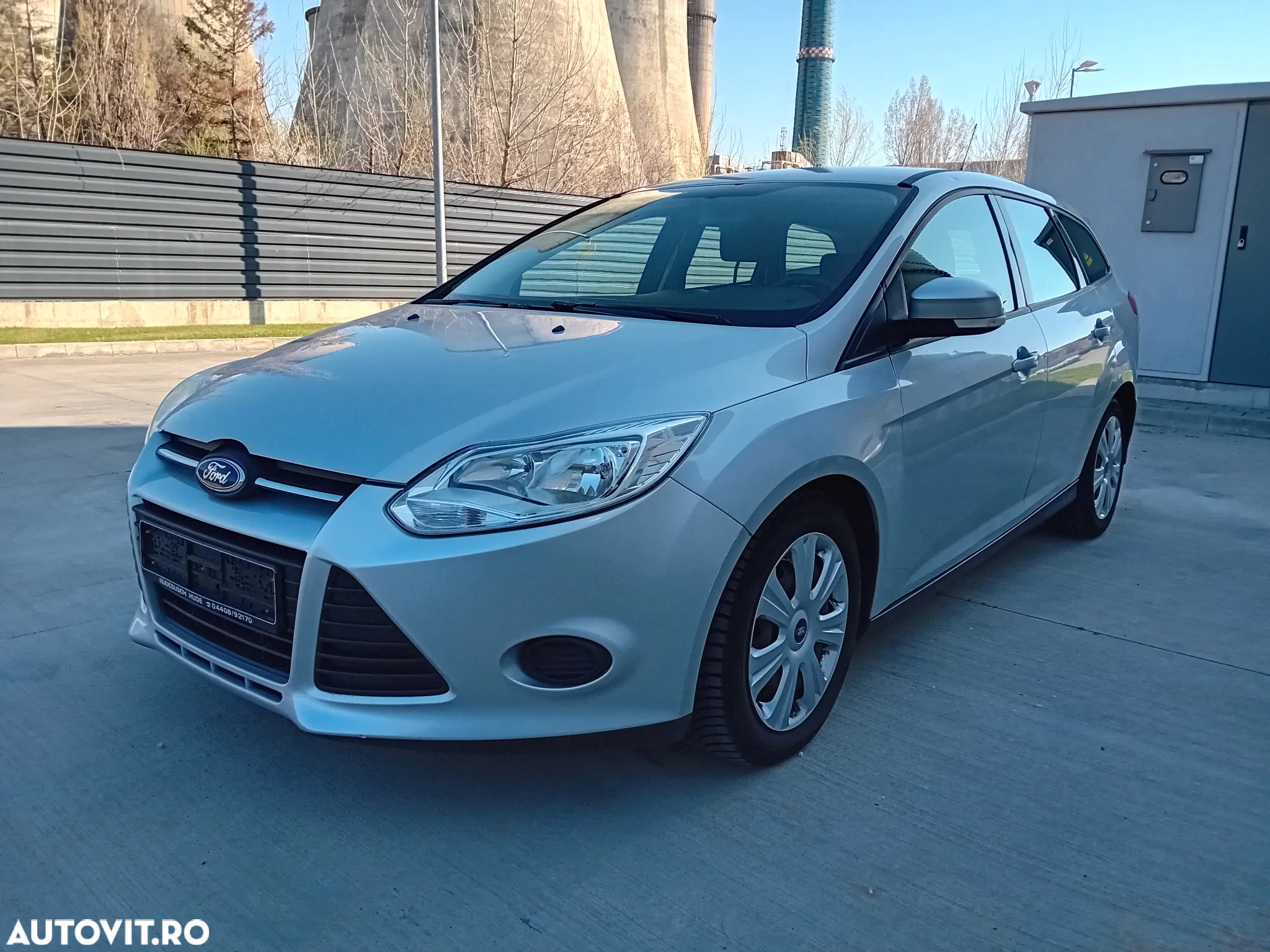 Ford Focus Turnier 1.6 TDCi DPF Start-Stopp-System SYNC Edition - 2