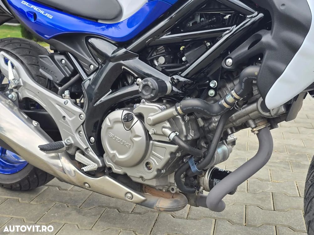 Suzuki SFV 650 Gladius - 8