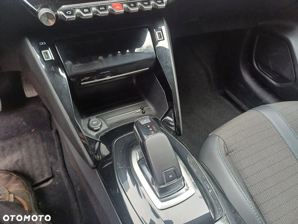Peugeot 208 PureTech 100 EAT8 Allure - 18