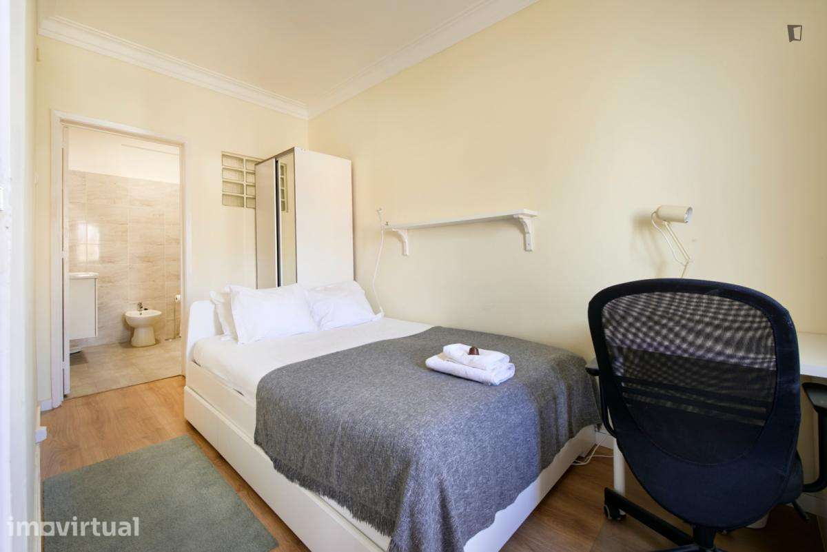 Quarto - localizado em Anjos Lisbon - Grande imagem: 4/21