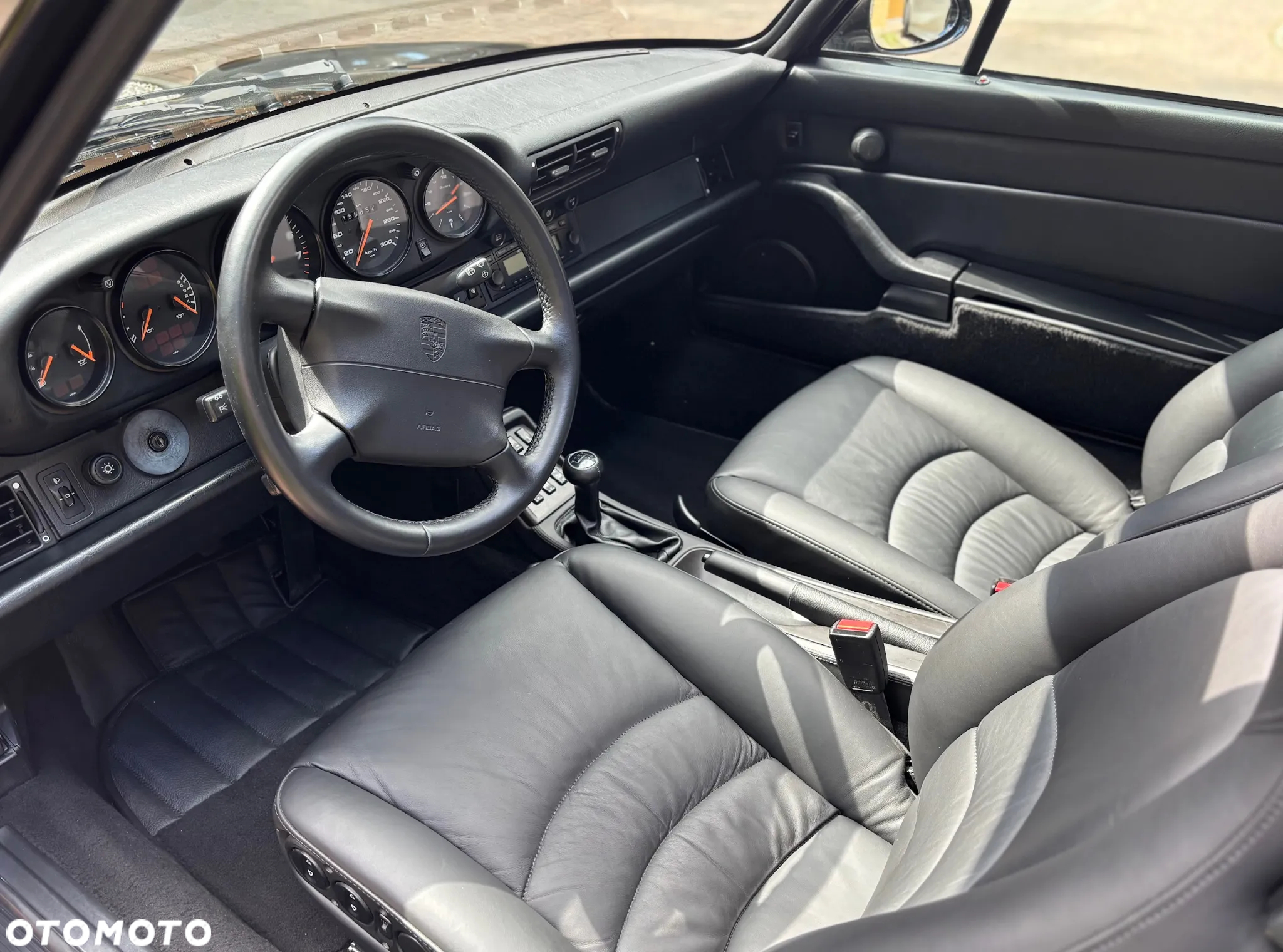 Porsche 911 Carrera 4 - 6