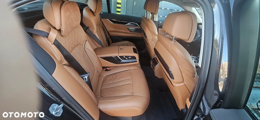 BMW Seria 7 740d xDrive mHEV - 21