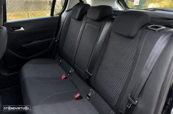 Peugeot 308 - 8
