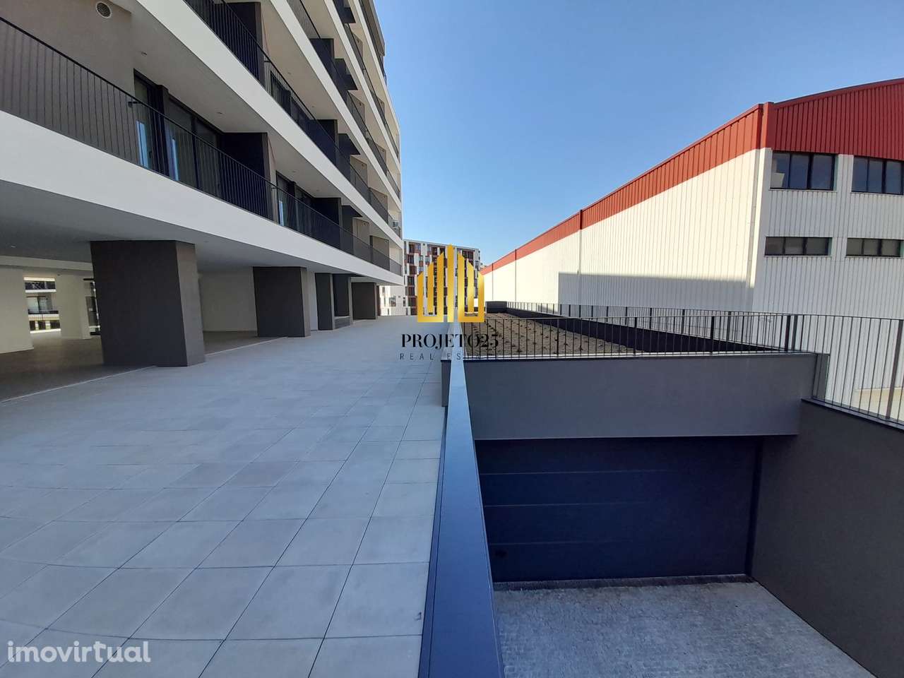 T1 Novo C/2 Varandas e Garagem em Condomínio Reservado junto ao S João - Grande imagem: 4/29