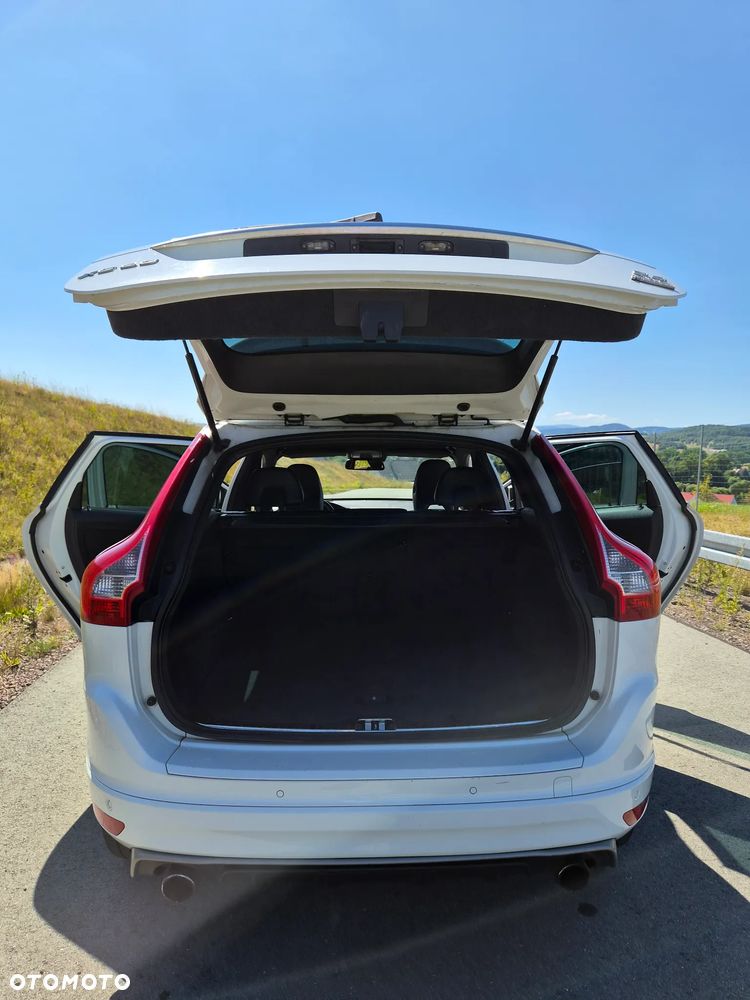 Volvo XC 60 D4 AWD R-Design Momentum - 9