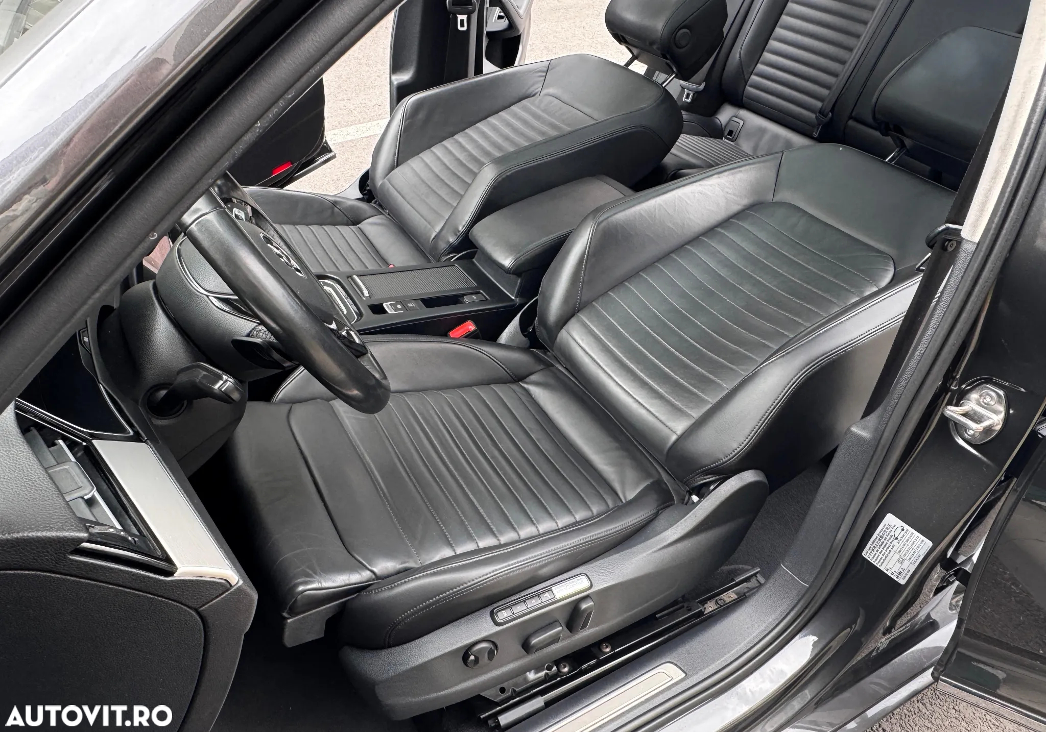 Volkswagen Passat Variant 2.0 TDI SCR DSG BlueMotion Highline - 26