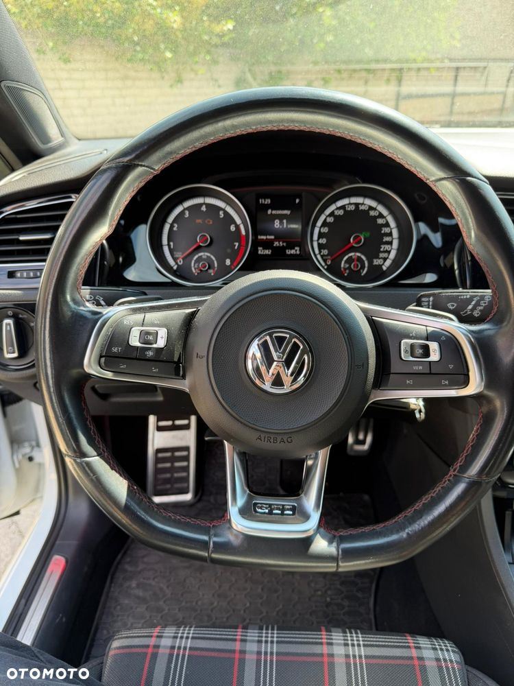 Volkswagen Golf - 5