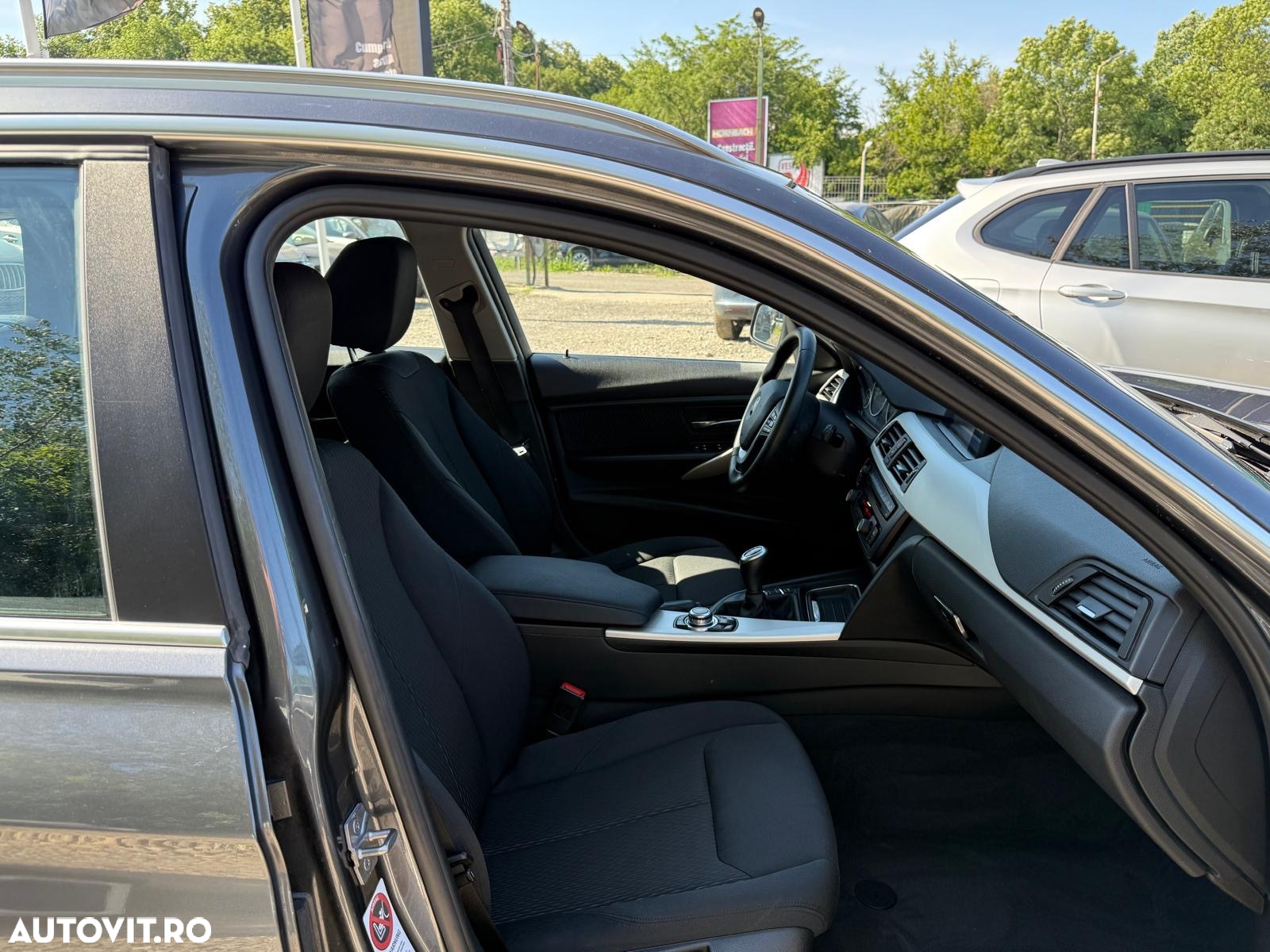 BMW Seria 3 320d xDrive - 27