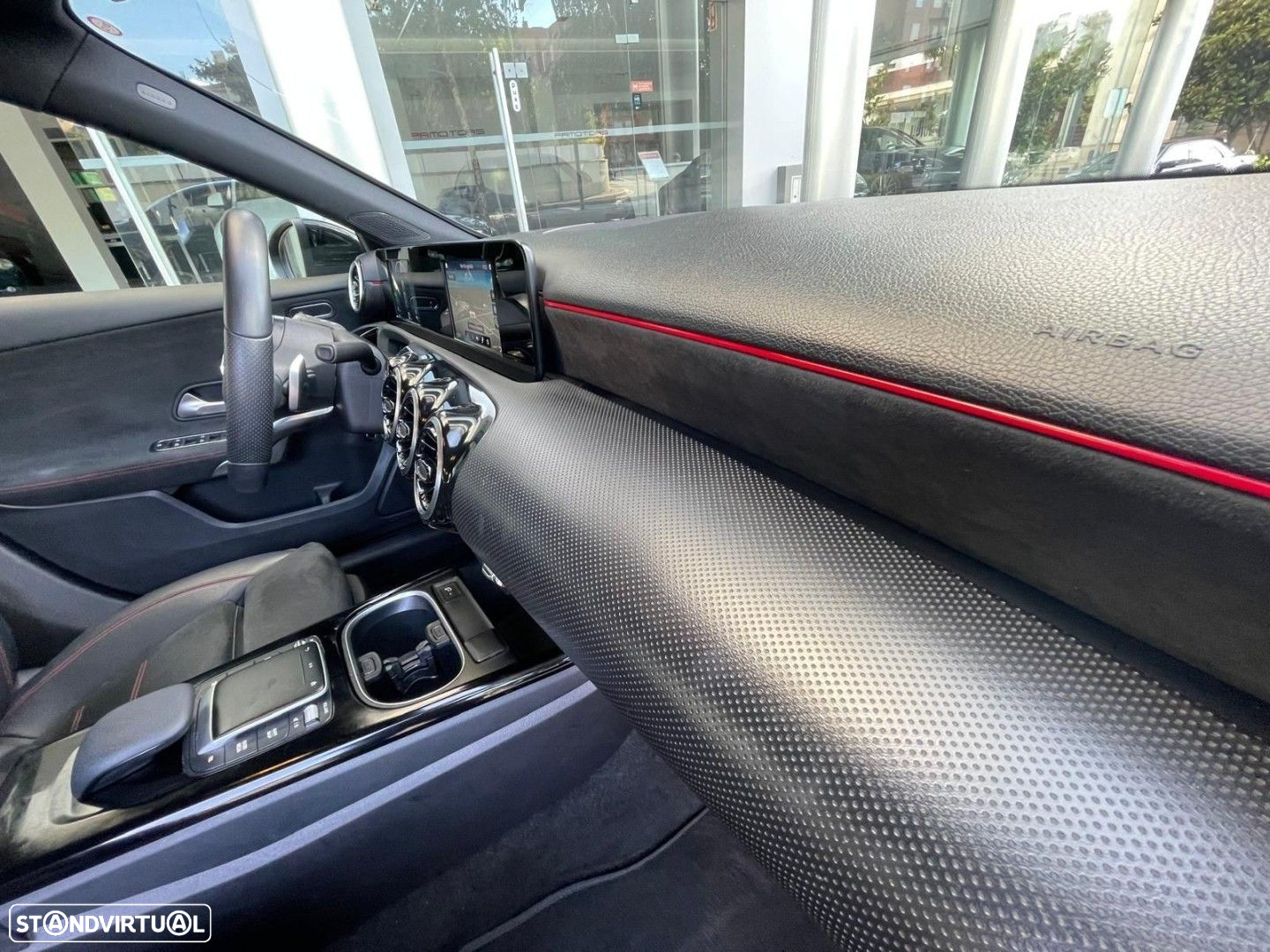 Mercedes-Benz A 250 Limousine e AMG Line - 21