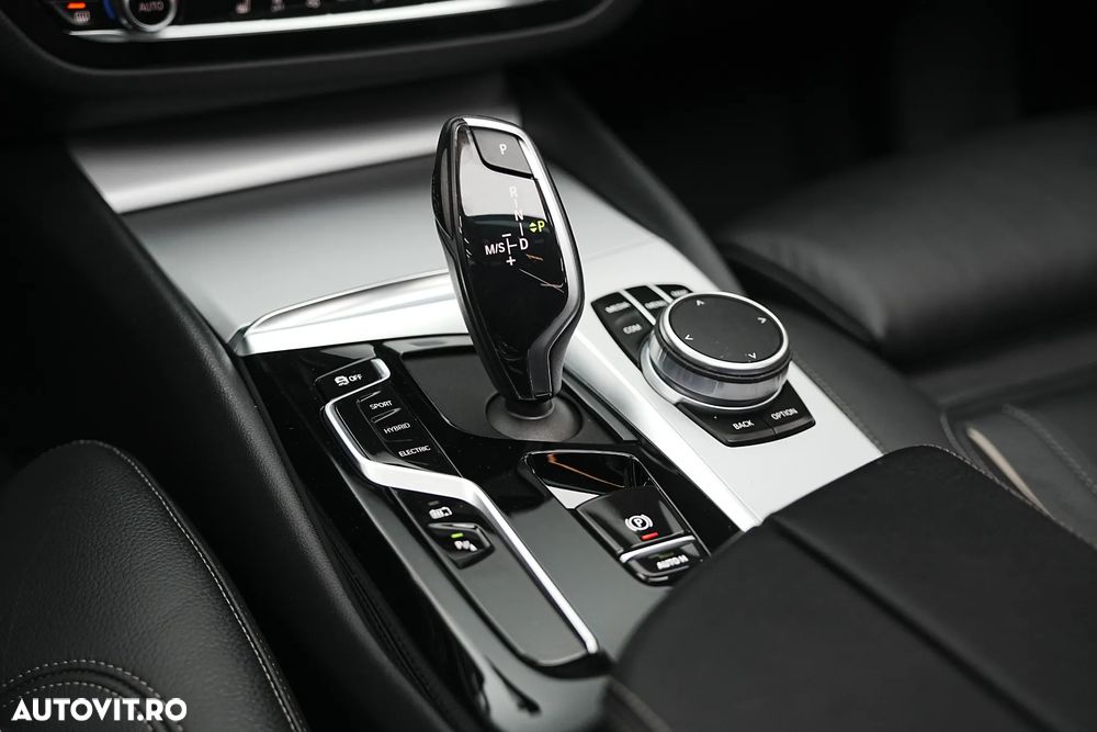 BMW Seria 5 520e Aut. - 29