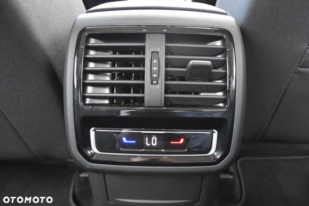 Volkswagen Passat - 33
