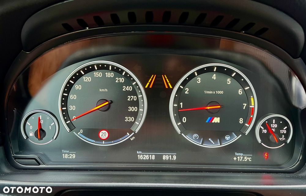 BMW Seria 5 550i xDrive Sport-Aut - 24