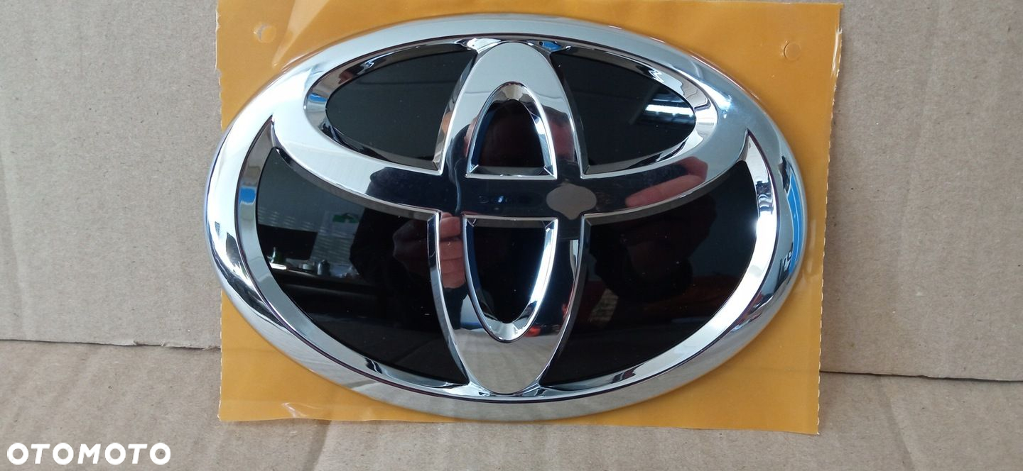 TOYOTA AYGO II 14- EMBLEMAT LOGO ZNACZEK TYLNEJ KLAPY NOWY 75431-0H060 - 4
