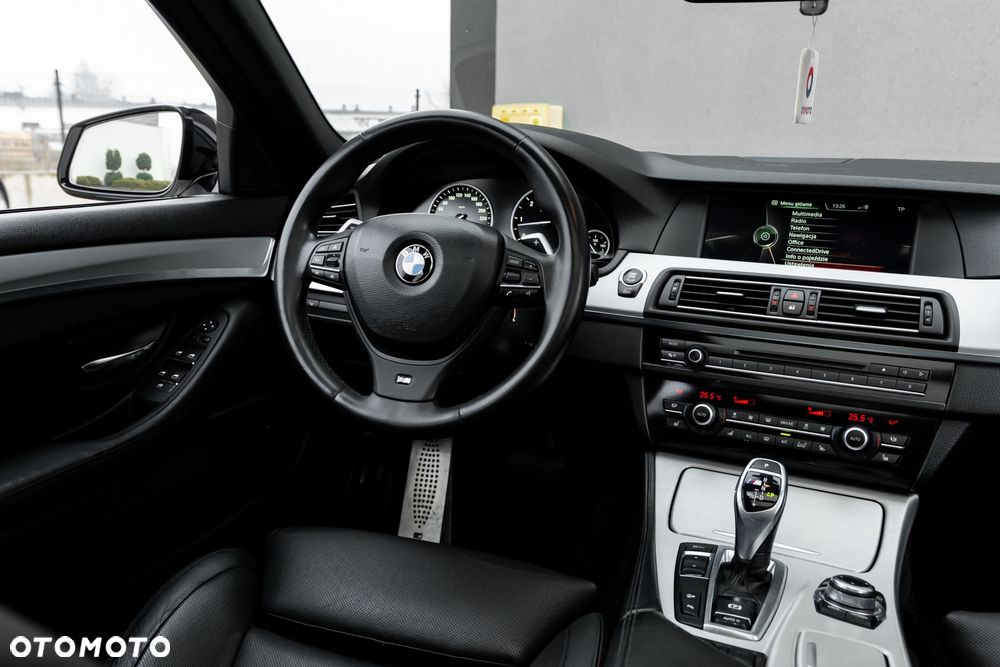 BMW Seria 5 M550d xDrive - 28