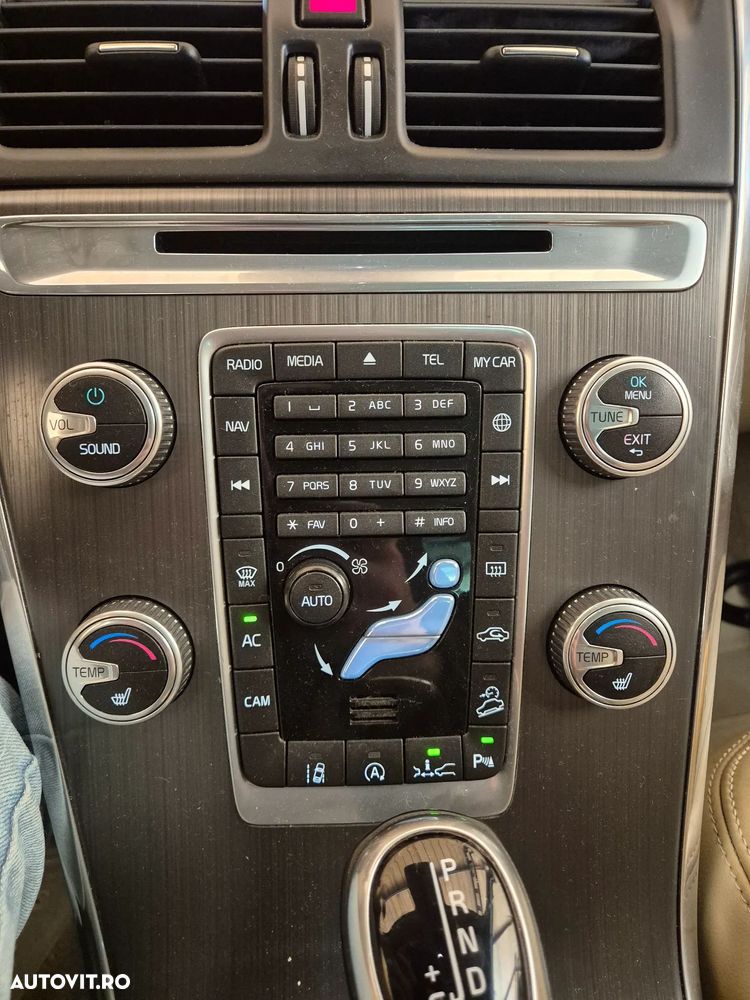 Volvo XC 60 - 30