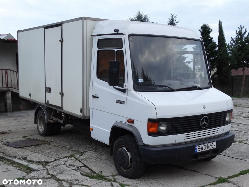 Mercedes-Benz 609 - 1