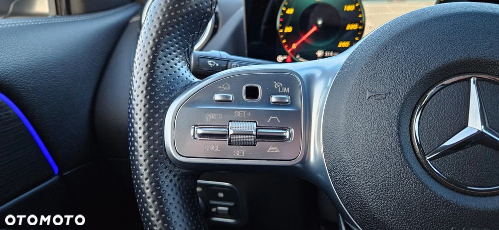 Mercedes-Benz GLA 200 d AMG Line - 40