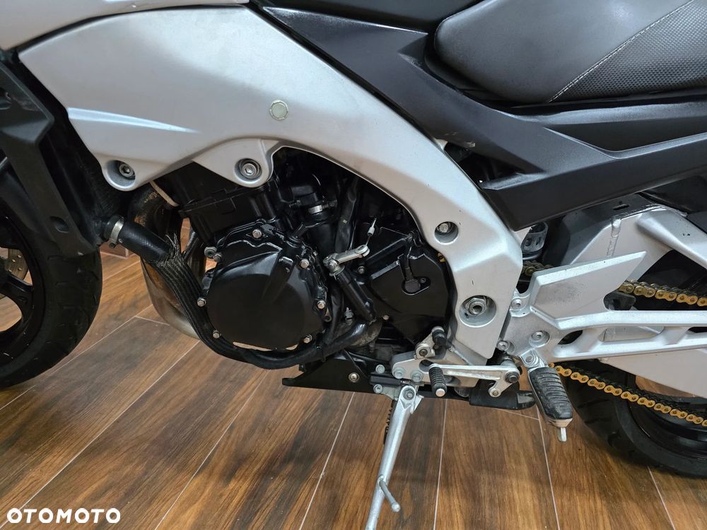 Suzuki GSR - 13