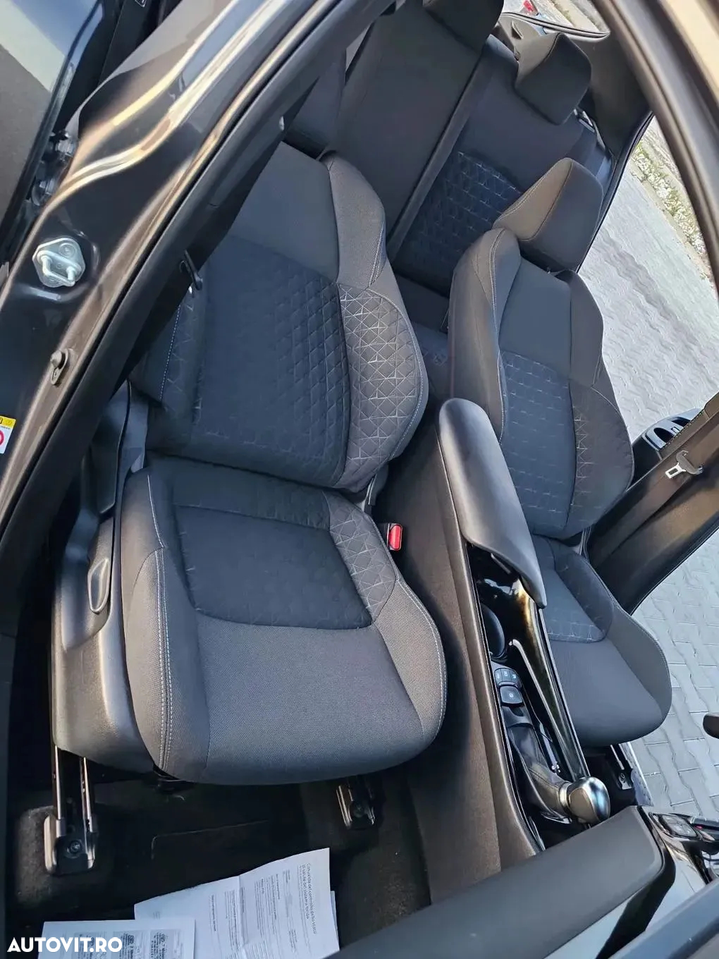 Toyota C-HR 2.0 HSD 184 CP 4x2 CVT C-ult Style bi-tone - 26