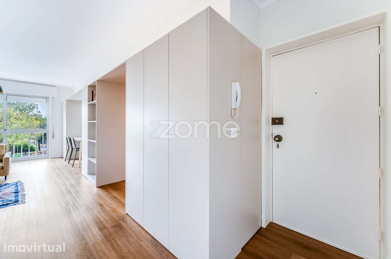 Apartamento T3 em Aldoar, na Praça da Pedra Verde. - Grande imagem: 4/46