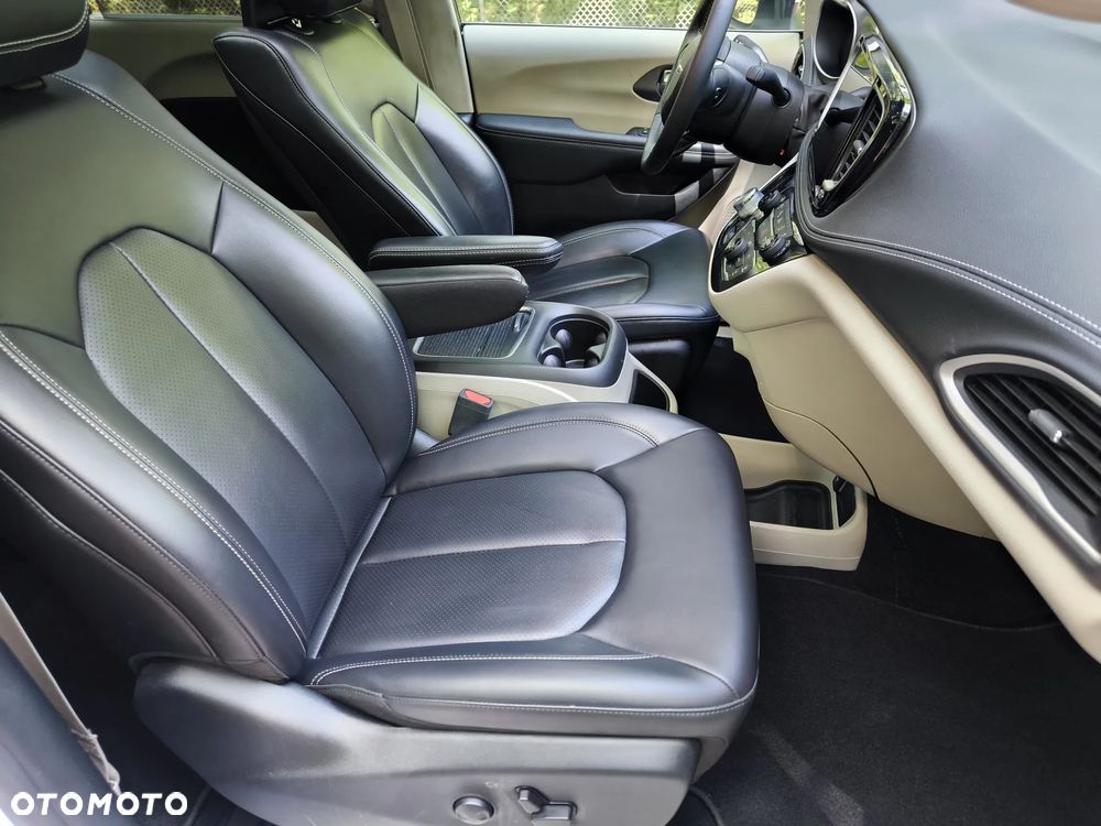 Chrysler Pacifica - 10