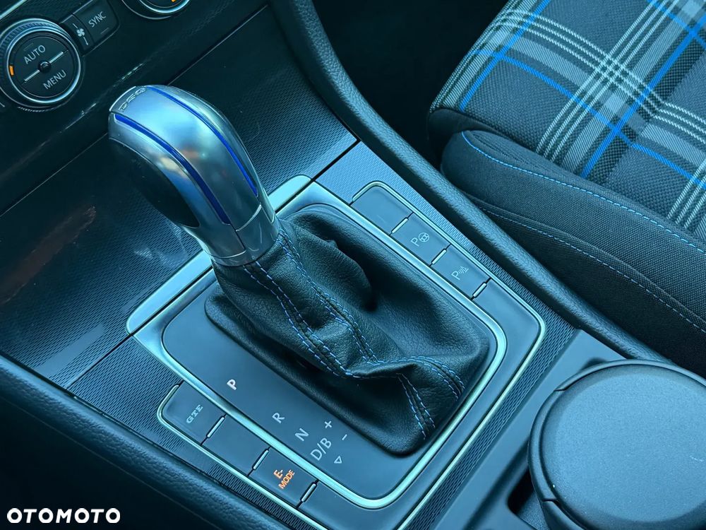 Volkswagen Golf - 19