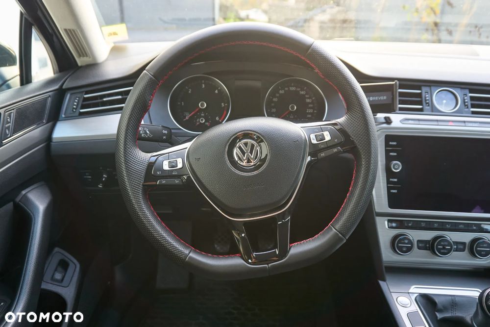 Volkswagen Passat 2.0 TDI SCR Trendline - 25