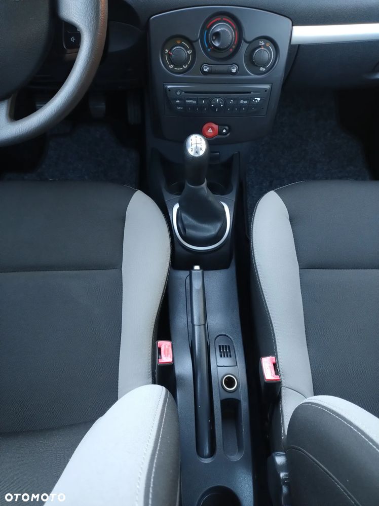 Renault Clio 1.2 16V 75 Dynamique - 33