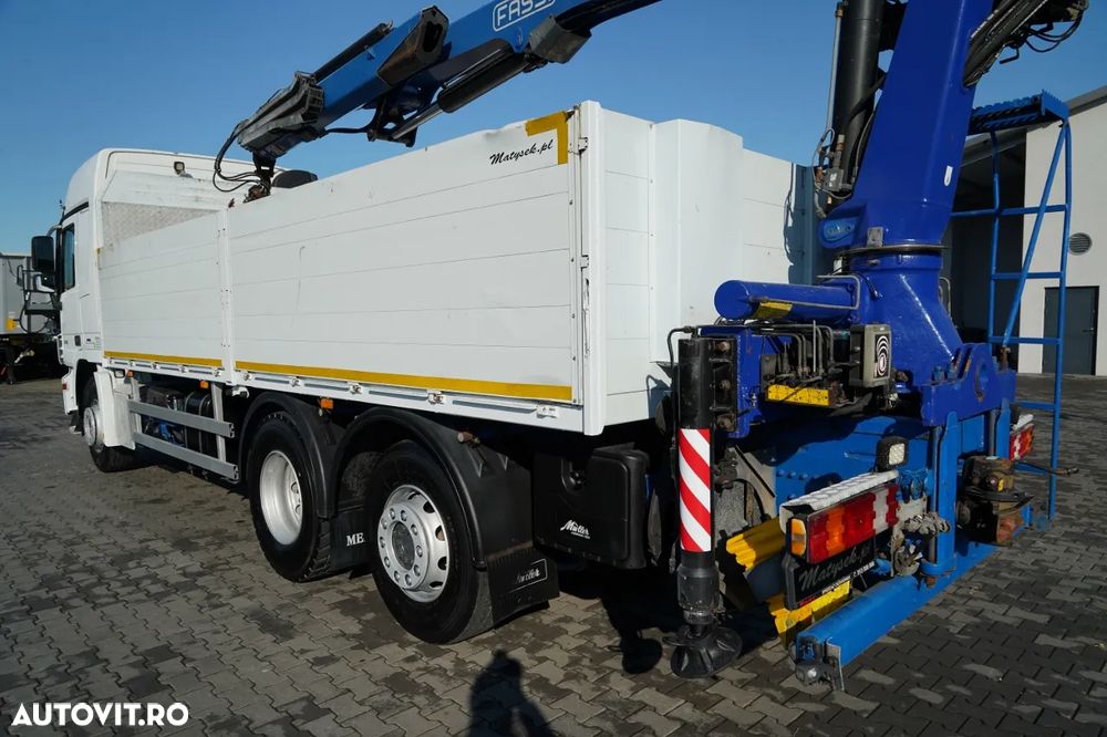 Mercedes-Benz ACTROS 2548 / 6x2 / ÎNĂLȚIME - 6,5 M / PUNTE RELAXABILĂ / TRANSMISIE FASSI / ATINGERE: 10,85 M / PRIMUL SCAUN SPATE / ROTATOARE / FURCĂ PENTRU PALEȚI - 16