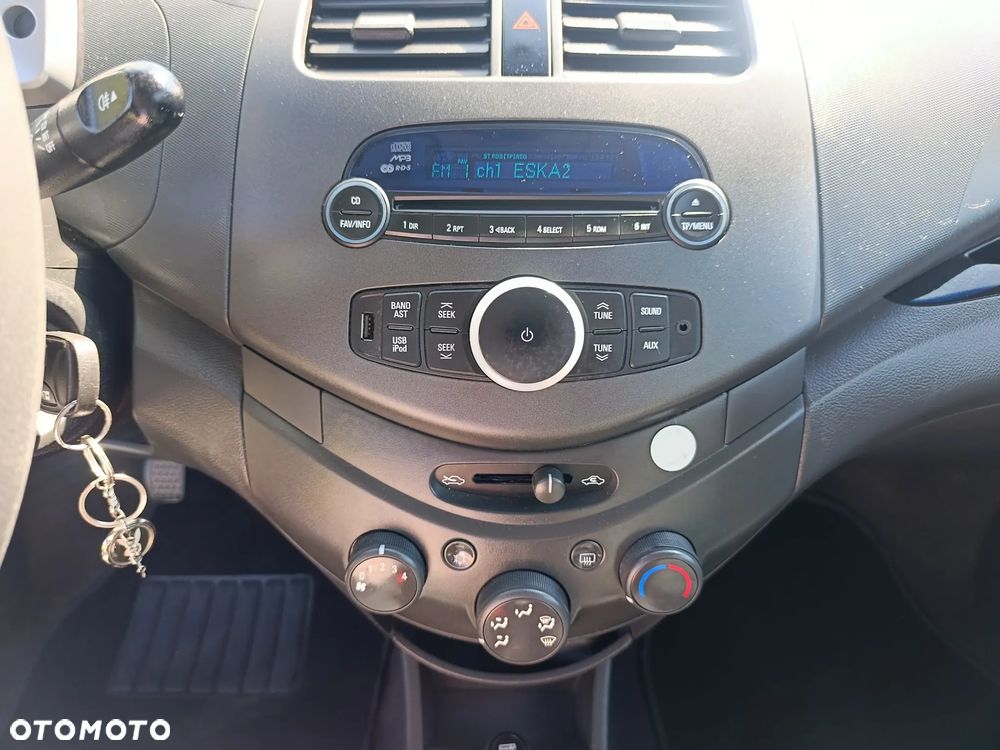 Chevrolet Spark 1.0 LT - 23