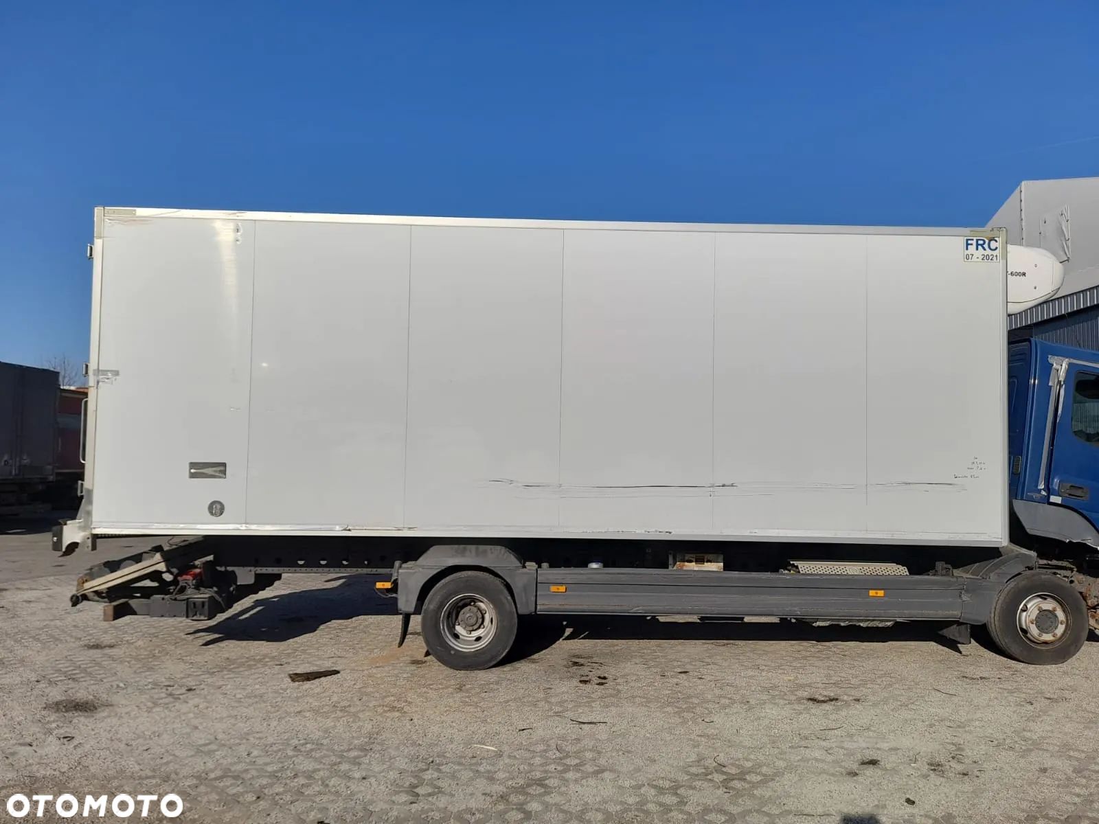 Kontener izoterma zabudowa Mercedes 7,45x2,6x2,65m - 1