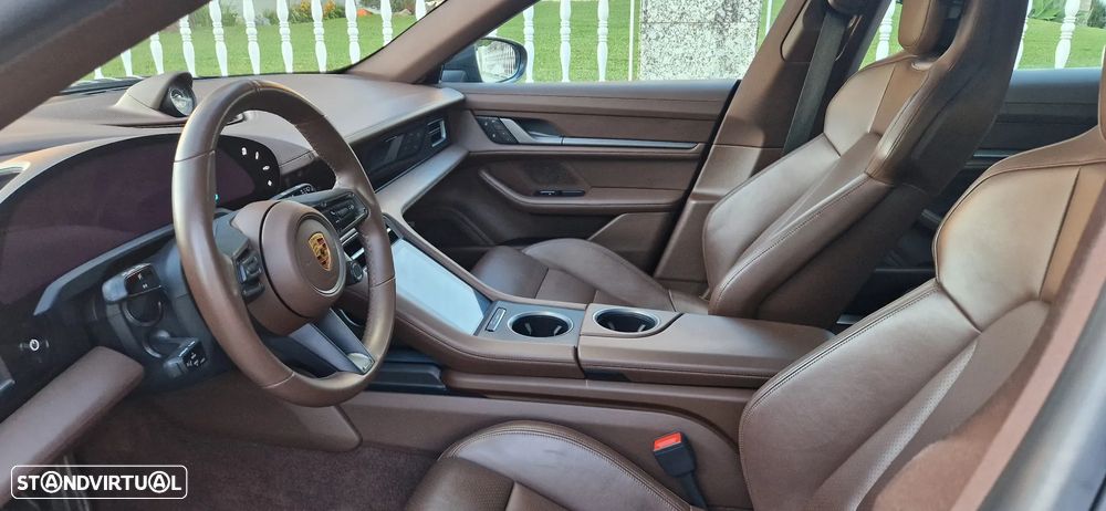 Porsche Taycan Cross Turismo 4S - 9