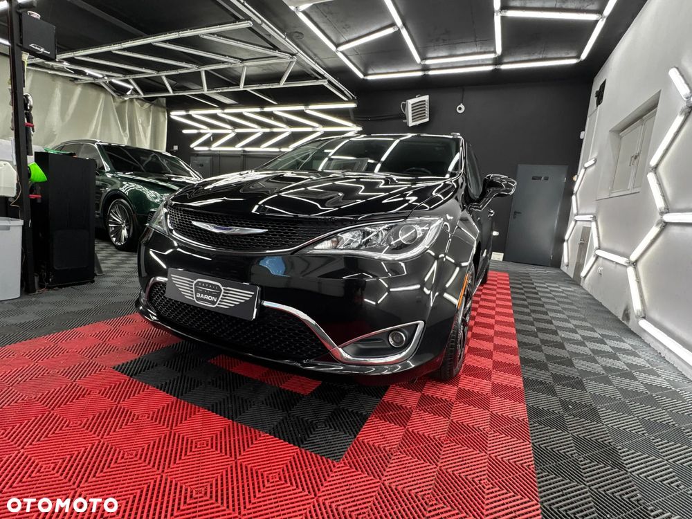 Chrysler Pacifica - 15