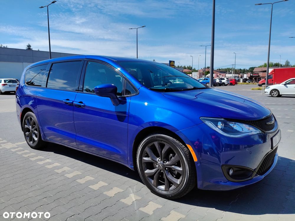 Chrysler Pacifica - 1
