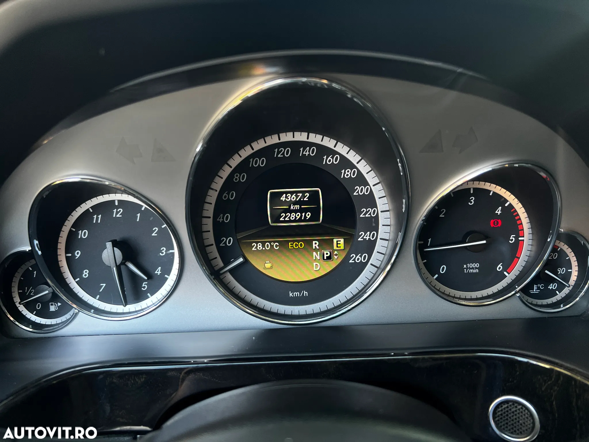 Mercedes-Benz E 250 CDI DPF BlueEFFICIENCY 7G-TRONIC Avantgarde - 8