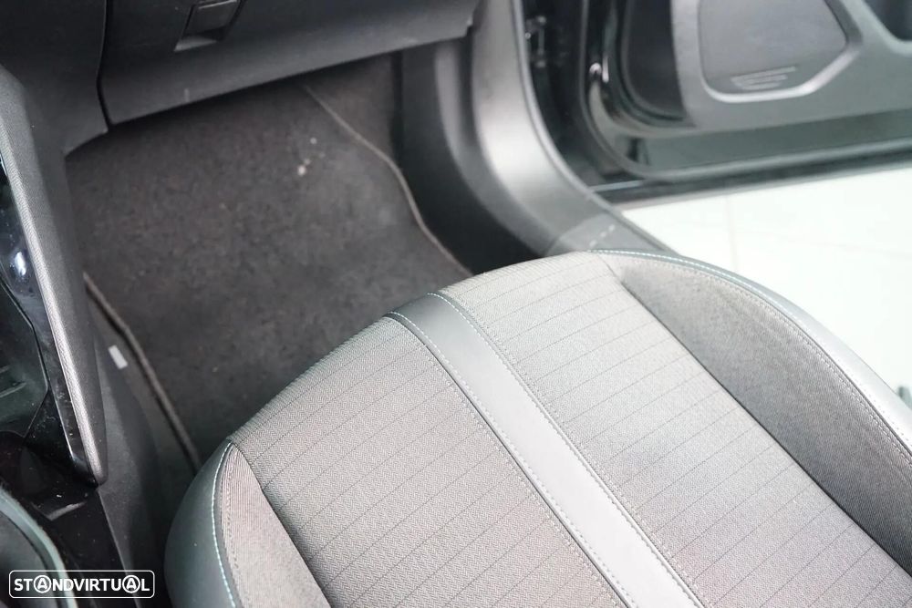 Peugeot 2008 1.2 PureTech Allure - 37